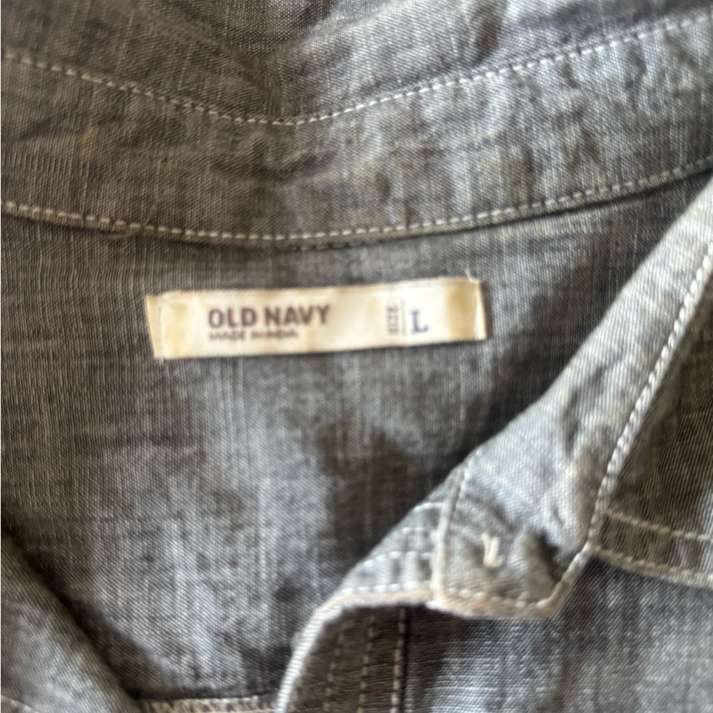 Old Navy women's Chambray Button-Down Shirt – Size L - Picture 5 of 5